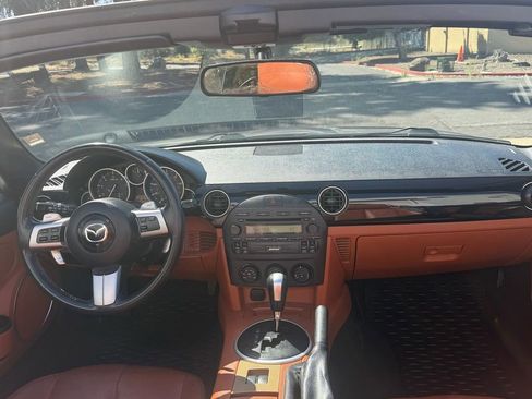 Used 2006 MAZDA MX-5 Miata Grand Touring w/ Premium Pkg RWD image 10