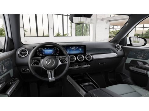 Used 2026 Mercedes-Benz GLB 250 4MATIC image 3