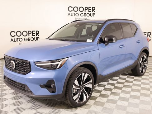 Used 2024 Volvo XC40 B5 Ultimate w/ Protection Package Premier image 11