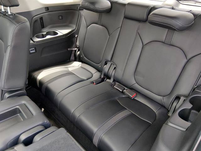 Used 2025 Honda Pilot Touring image 13