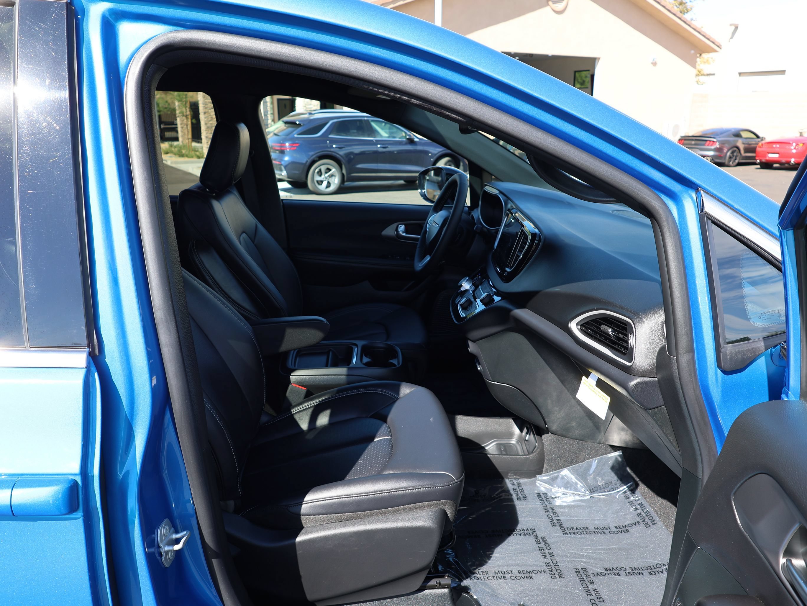 Used 2027 Chrysler Pacifica Select FWD image 36