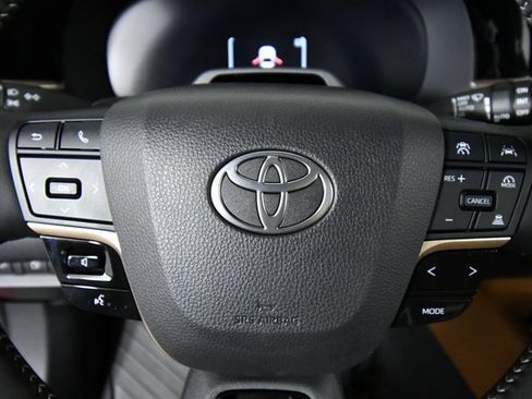 Used 2025 Toyota Crown Signia image 2