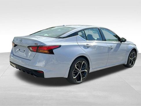Used 2025 Nissan Altima 2.5 SR FWD image 8