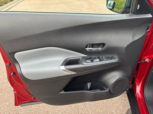 Used 2023 Nissan Kicks SR w/ SR Premium Package FWD image 15