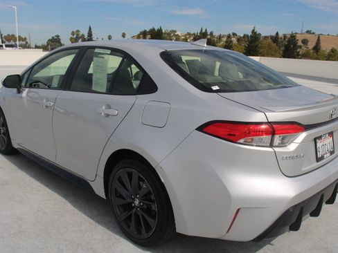 Used 2024 Toyota Corolla SE FWD image 5