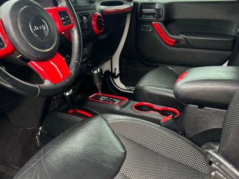 Used 2016 Jeep Wrangler Unlimited Sahara image 59