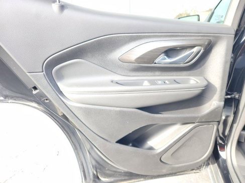 Used 2024 GMC Terrain SLT image 24
