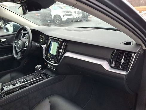 Used 2019 Volvo S60 T6 Momentum w/ Multimedia Package image 28