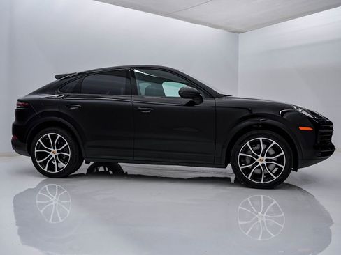 Certified 2023 Porsche Cayenne S AWD/4WD image 9
