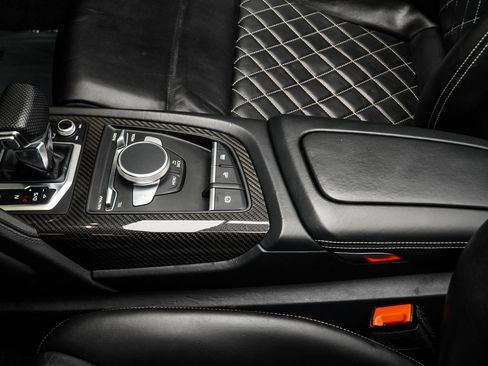 Used 2017 Audi R8 V10 w/ Carbon Exterior Package AWD/4WD image 26
