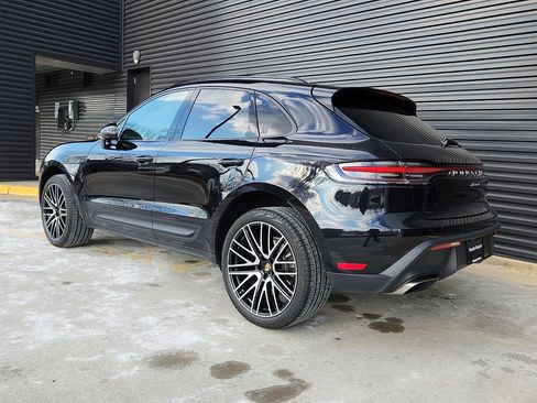 Certified 2025 Porsche Macan image 3