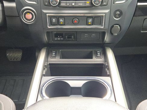 Used 2024 Nissan Titan SV w/ SV Convenience Package RWD image 18