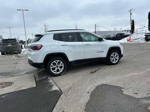 Certified 2025 Jeep Compass Latitude image 12