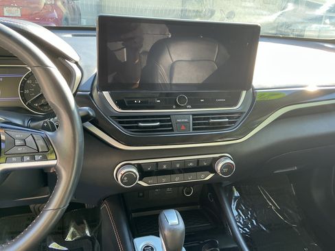 Used 2024 Nissan Altima 2.5 SR w/ SR Premium Package AWD/4WD image 13