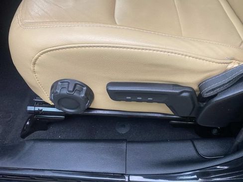 Used 2018 Jeep Wrangler Unlimited Sahara AWD/4WD image 15