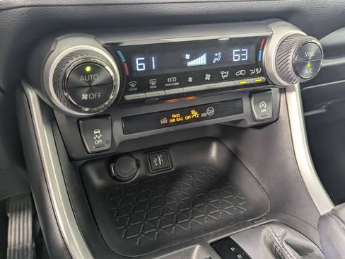 Used 2025 Toyota RAV4 XLE FWD image 23