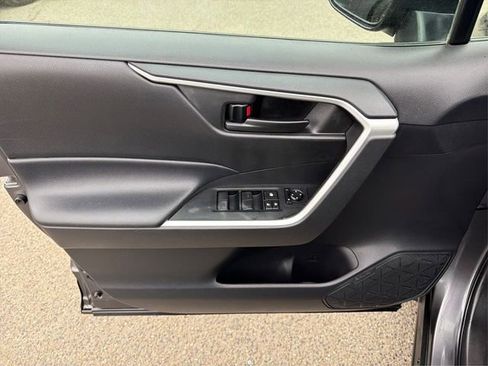 Used 2023 Toyota RAV4 LE AWD/4WD image 18