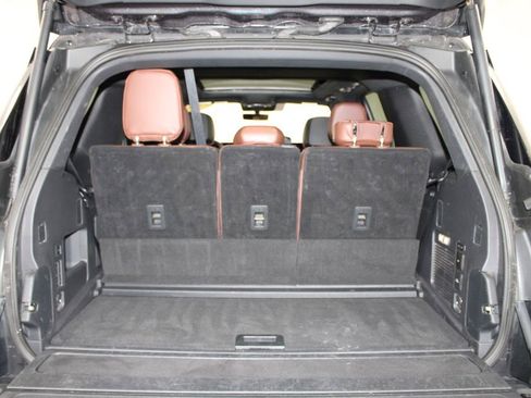 Used 2025 Lincoln Navigator Reserve image 17