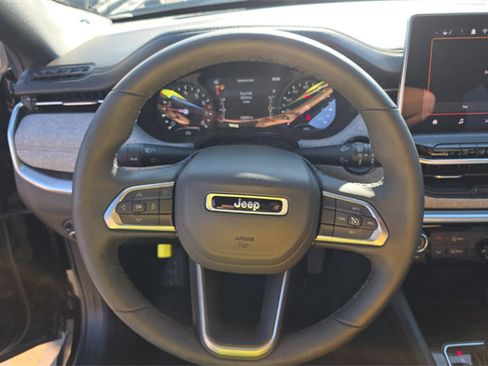 Used 2024 Jeep Compass Latitude AWD/4WD image 13