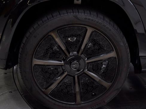 Used 2025 Mercedes-Benz Maybach GLS 600 4MATIC image 12