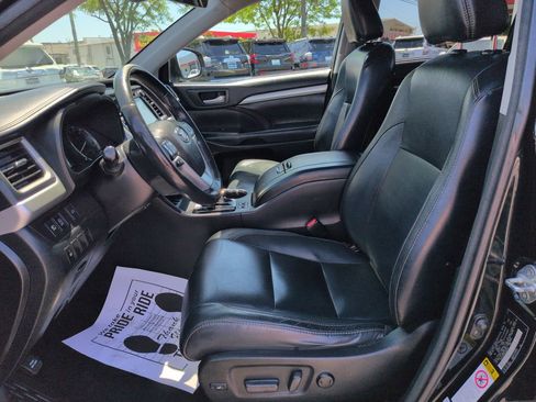 Used 2018 Toyota Highlander XLE AWD/4WD image 9