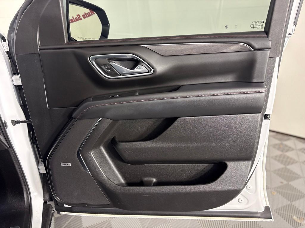 Used 2023 Chevrolet Suburban RST w/ Luxury Package RWD image 38