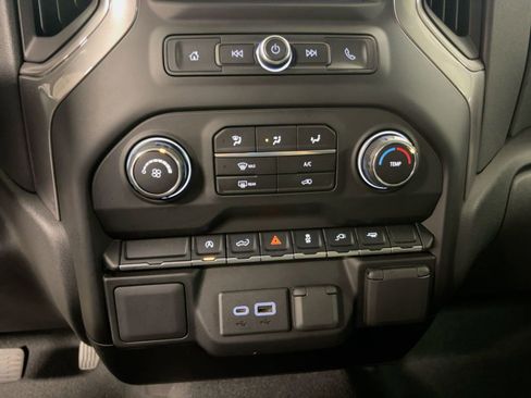 Used 2021 Chevrolet Silverado 1500 Custom image 17