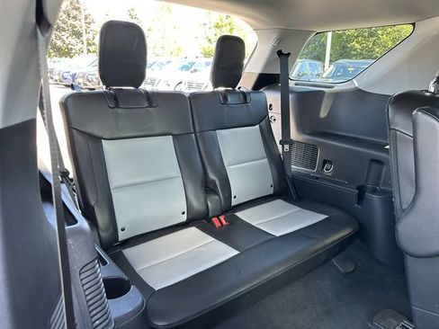 Used 2022 Ford Explorer XLT w/ Equipment Group 202A AWD/4WD image 31