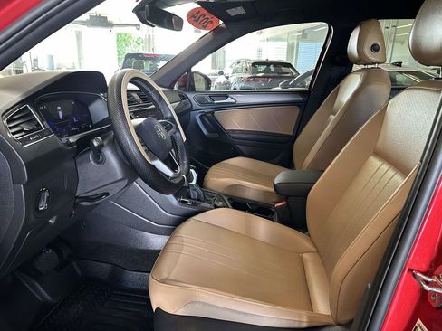 Used 2024 Volkswagen Tiguan SE AWD/4WD image 17