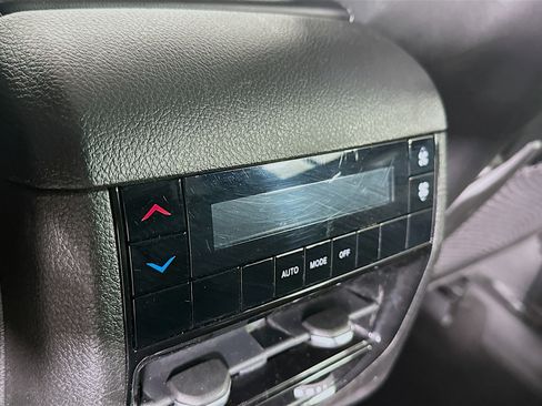 Used 2021 Jeep Grand Cherokee L Laredo image 27