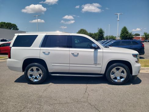 Used 2019 Chevrolet Tahoe Premier RWD image 2