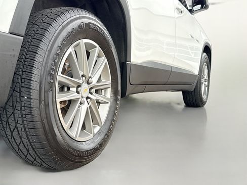 Used 2023 Chevrolet Traverse LT w/ LPO, Cargo Package AWD/4WD image 17