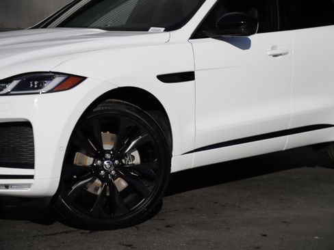 New 2026 Jaguar F-PACE R-Dynamic S image 2