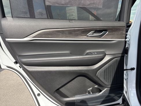 New 2025 Jeep Grand Cherokee L Limited w/ Luxury Tech Group II image 31