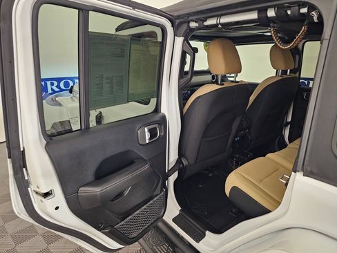Used 2018 Jeep Wrangler Unlimited Sahara AWD/4WD image 19