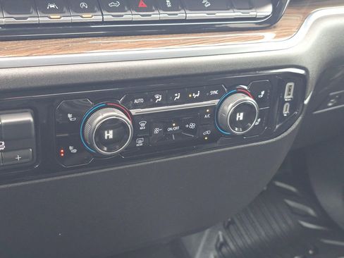 Used 2024 Chevrolet Silverado 1500 LT w/ Z71 Off-Road Package image 28