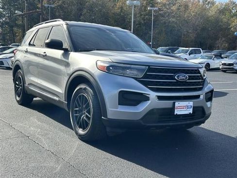 Used 2020 Ford Explorer XLT w/ Comfort Package RWD image 5