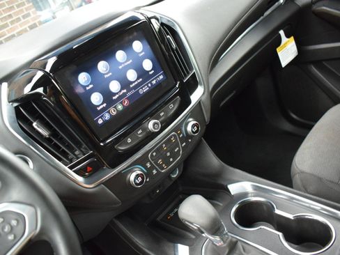 Used 2023 Chevrolet Traverse LT FWD image 19