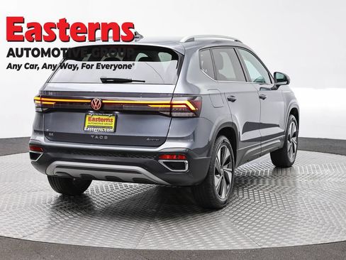 Used 2025 Volkswagen Taos SE AWD/4WD image 5
