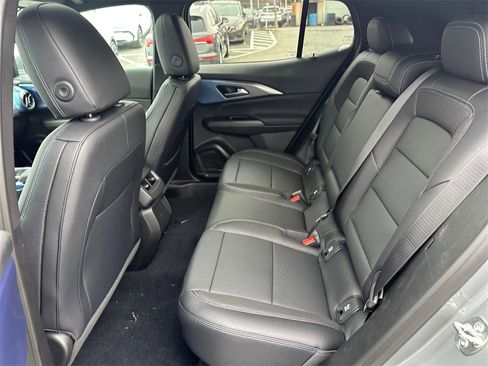 New 2026 Chevrolet Equinox EV LT image 18