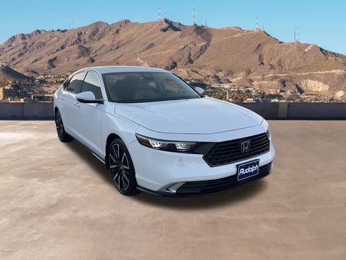 Used 2025 Honda Accord Touring image 16