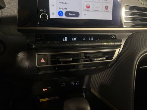 Used 2025 Toyota Camry SE image 17