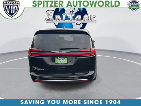 Used 2024 Chrysler Pacifica Touring-L FWD image 8