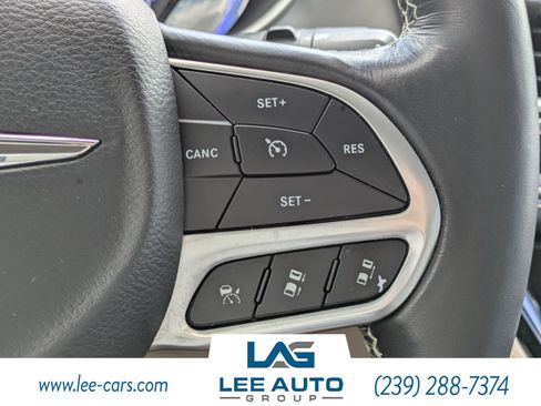 Used 2021 Chrysler Pacifica Touring-L FWD image 22