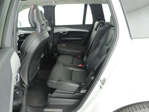 Used 2022 Volvo XC90 T5 Momentum w/ Climate Package image 16