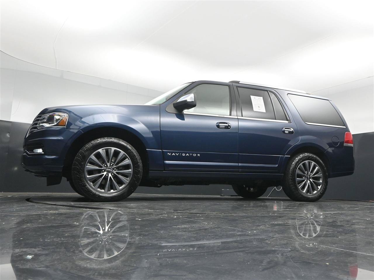 Used 2017 Lincoln Navigator Select AWD/4WD image 27
