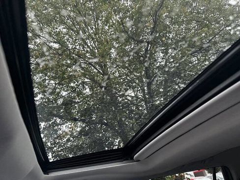 Used 2020 Toyota Highlander XLE image 12