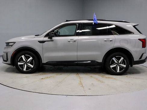 Used 2023 Kia Sorento EX w/ Panoramic Sunroof Package FWD image 9