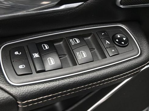 Used 2021 RAM 1500 Laramie RWD image 4