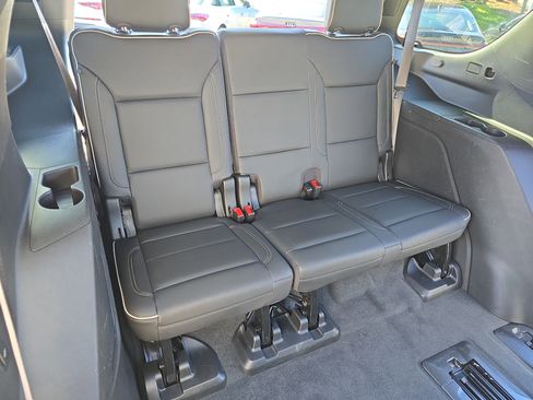 Used 2021 Chevrolet Tahoe Premier w/ Premium Package image 12